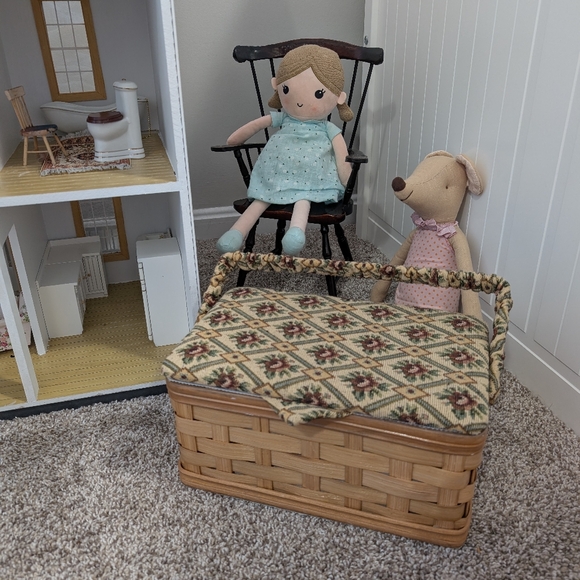 Vintage Sewing Basket With Floral Tapestry - Picture 4 of 4